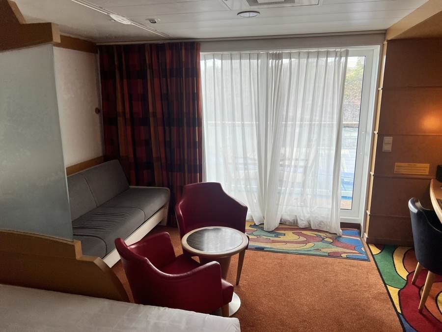 Zona de estar de una suite Commodore del Pont-Aven